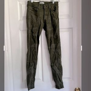 Buy 1 get 1 free jean. Bundle